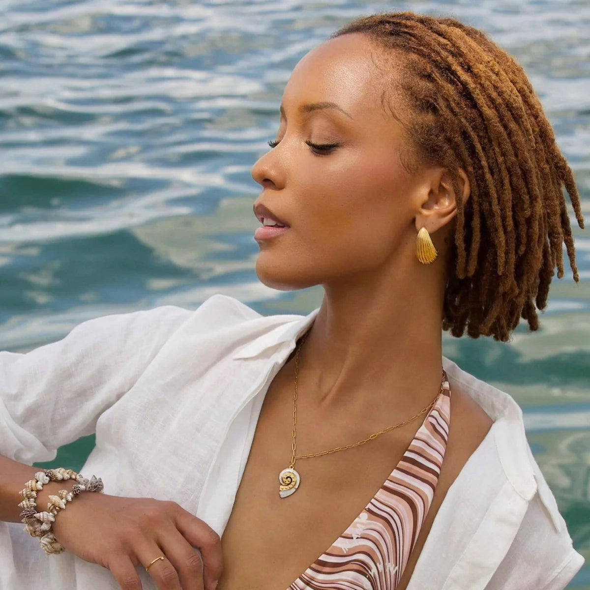 Aydi Shell Choker Necklace