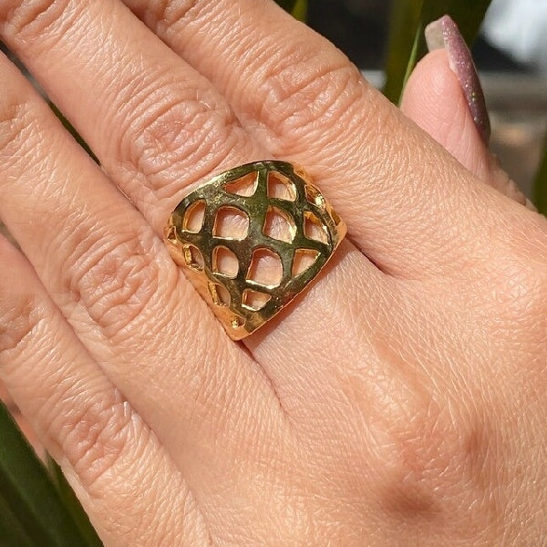 Fresh Catch Adjustable and Reversible Ring
